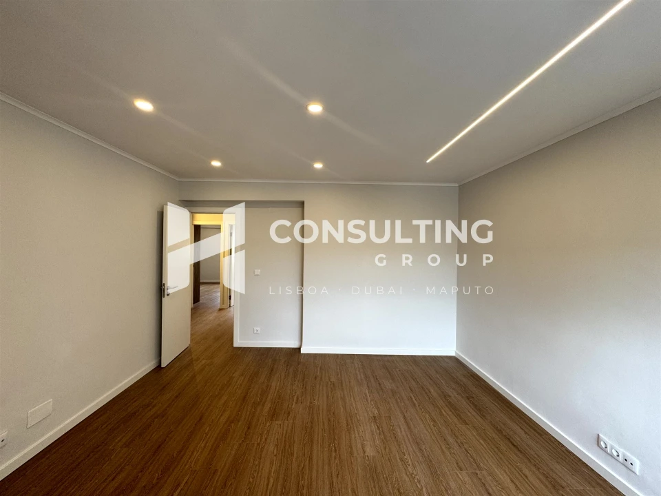 Apartamento T2 para Venda em Carregado e Cadafais Foto 20