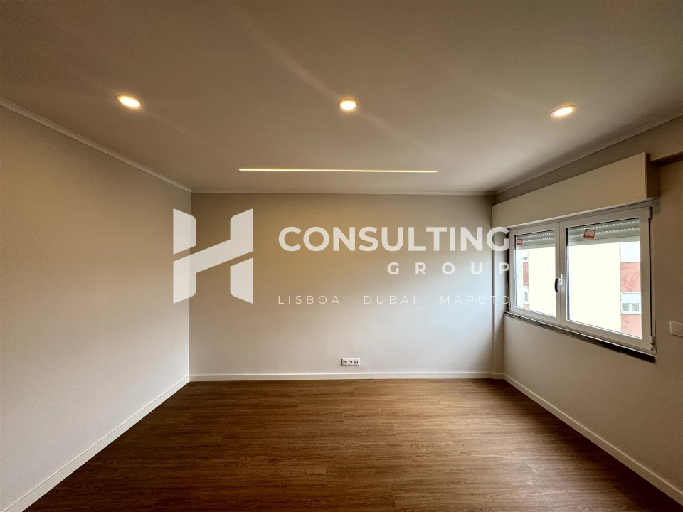 Apartamento T2 para Venda em Carregado e Cadafais Foto 18