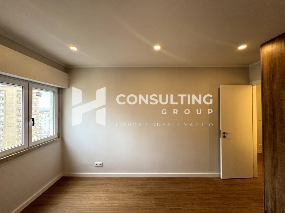 Apartamento T2 para Venda em Carregado e Cadafais Foto 30