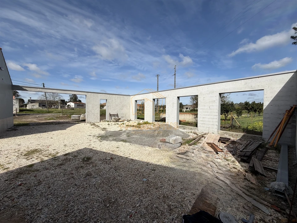 Moradia T3 para Venda em Sanguinheira Foto 43