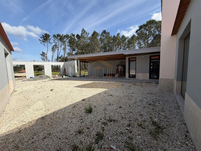 Moradia T3 para Venda em Sanguinheira Foto 39