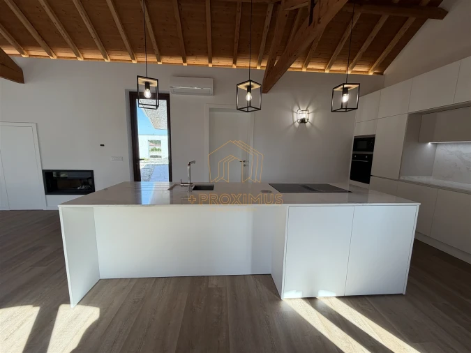 Moradia T3 para Venda em Sanguinheira Foto 2