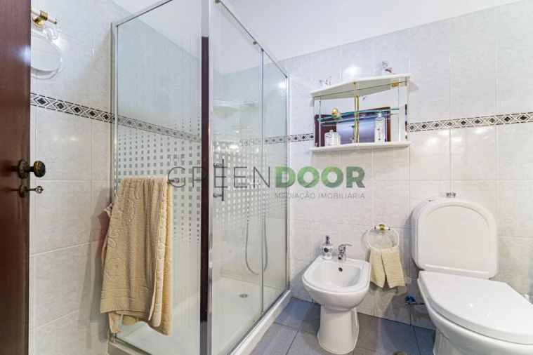 Apartamento T1 para Venda em Seixal, Arrentela e Aldeia de Paio Pires Foto 13