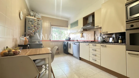 Apartamento T3 para Venda em Atalaia e Alto Estanqueiro-Jardia