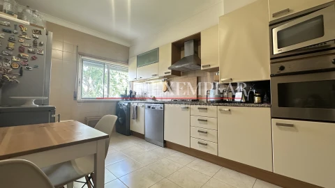 Apartamento T3 para Venda em Atalaia e Alto Estanqueiro-Jardia