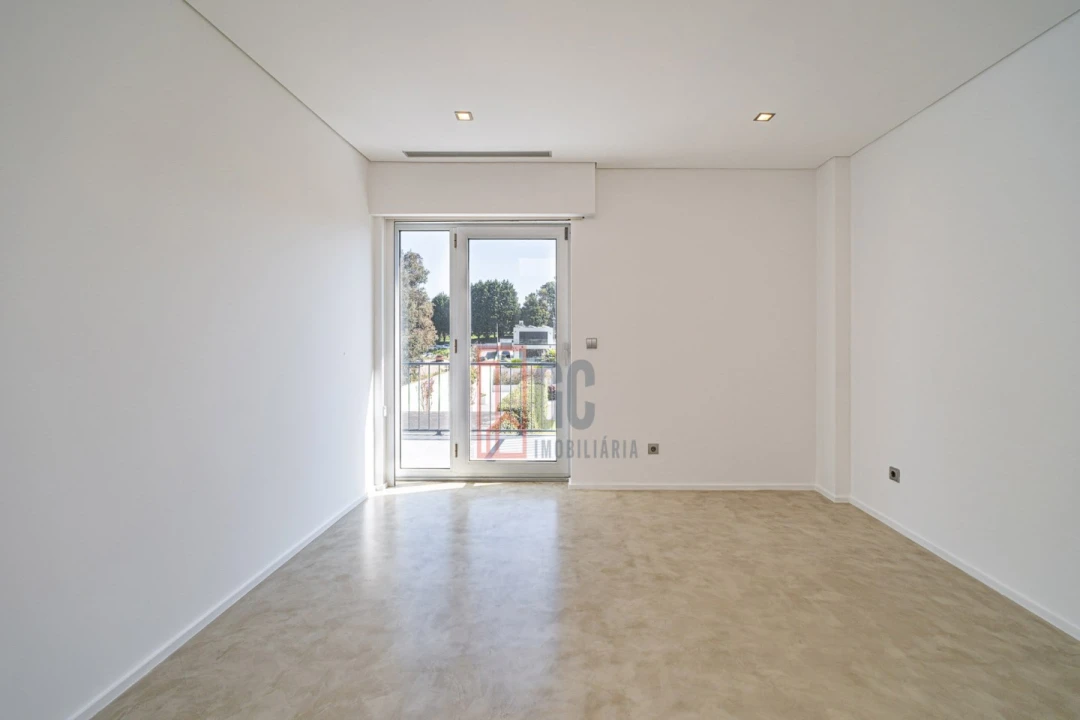 Moradia T4 para Venda em Gulpilhares e Valadares Foto 16