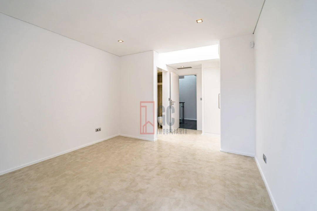 Moradia T4 para Venda em Gulpilhares e Valadares Foto 17