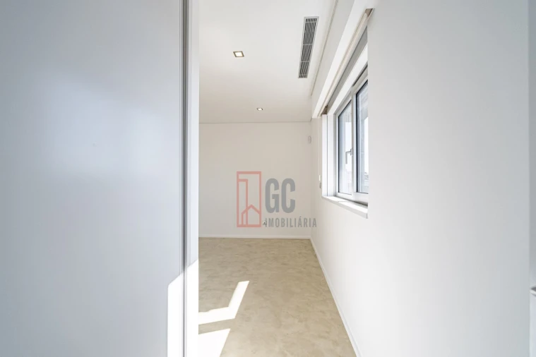 Moradia T4 para Venda em Gulpilhares e Valadares Foto 9