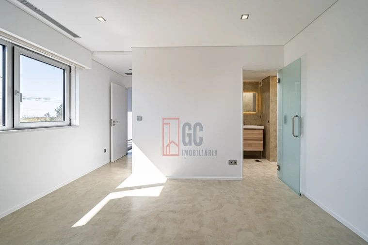 Moradia T4 para Venda em Gulpilhares e Valadares Foto 14