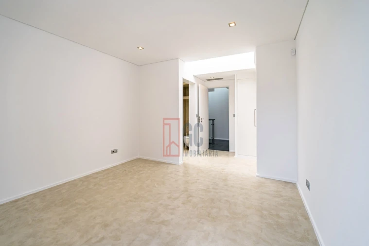 Moradia T4 para Venda em Gulpilhares e Valadares Foto 17