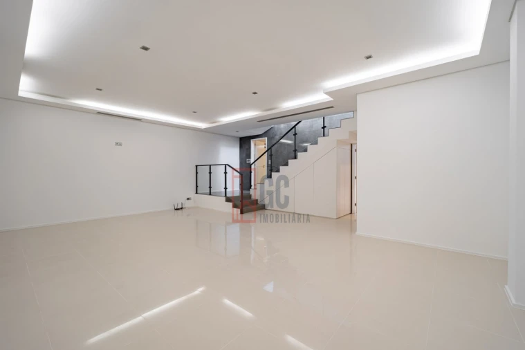 Moradia T4 para Venda em Gulpilhares e Valadares Foto 48