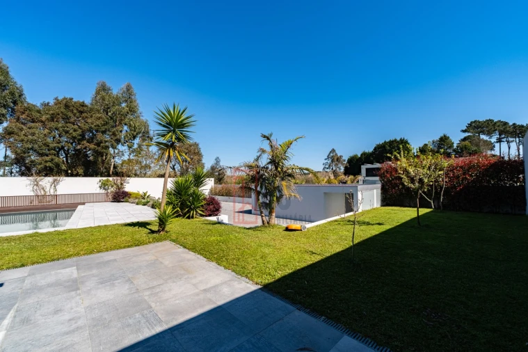 Moradia T4 para Venda em Gulpilhares e Valadares Foto 56