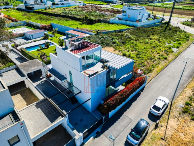 Moradia T4 para Venda em Gulpilhares e Valadares Foto 1