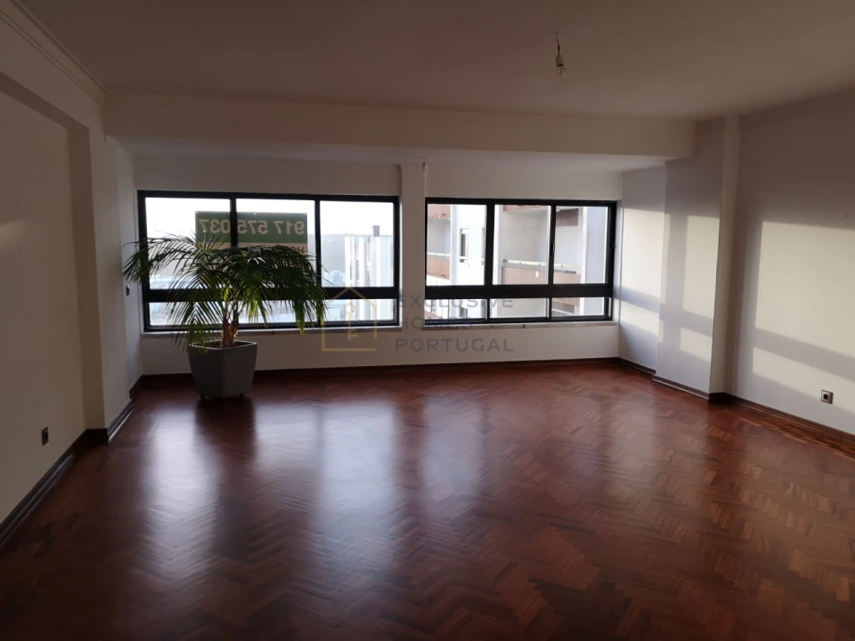 Apartamento T3 para Venda em Alfragide Foto 7
