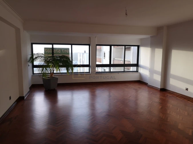 Apartamento T3 para Venda em Alfragide Foto 7