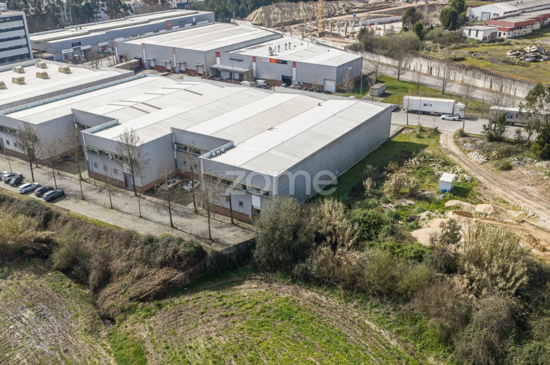 Terreno Comércio / Armazém para Arrendamento em Castêlo da Maia Foto 67