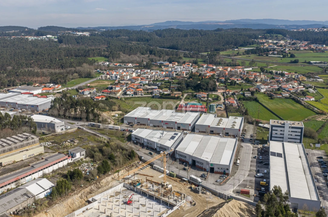 Terreno Comércio / Armazém para Arrendamento em Castêlo da Maia Foto 71