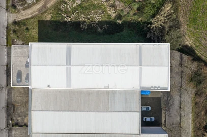 Terreno Comércio / Armazém para Arrendamento em Castêlo da Maia