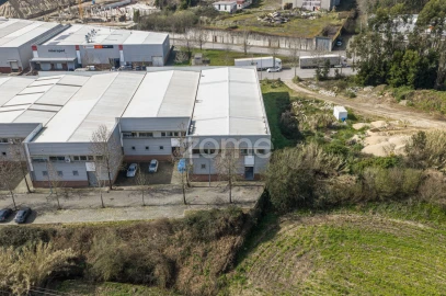 Terreno Comércio / Armazém para Arrendamento em Castêlo da Maia