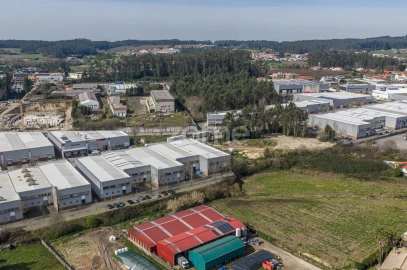 Terreno Comércio / Armazém para Arrendamento em Castêlo da Maia