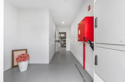 Terreno Comércio / Armazém para Arrendamento em Castêlo da Maia