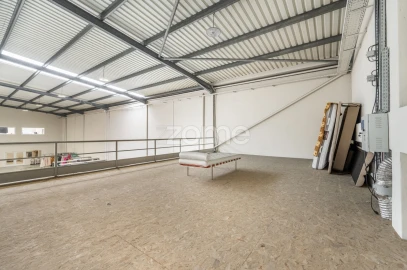 Terreno Comércio / Armazém para Arrendamento em Castêlo da Maia