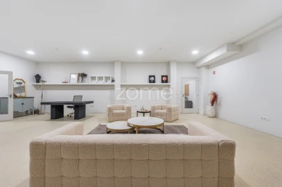 Terreno Comércio / Armazém para Arrendamento em Castêlo da Maia