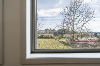 Terreno Comércio / Armazém para Arrendamento em Castêlo da Maia