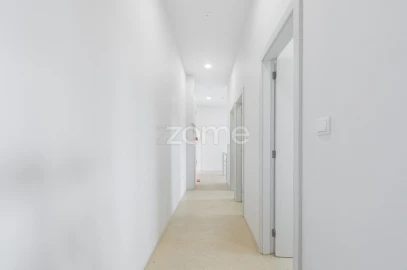 Terreno Comércio / Armazém para Arrendamento em Castêlo da Maia