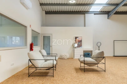 Terreno Comércio / Armazém para Arrendamento em Castêlo da Maia