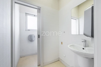 Terreno Comércio / Armazém para Arrendamento em Castêlo da Maia