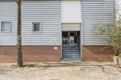 Terreno Comércio / Armazém para Arrendamento em Castêlo da Maia
