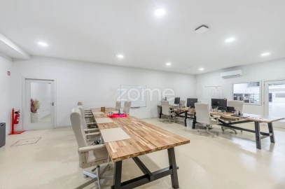 Terreno Comércio / Armazém para Arrendamento em Castêlo da Maia