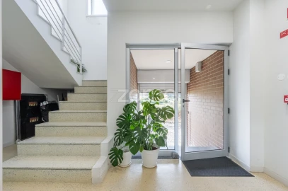 Terreno Comércio / Armazém para Arrendamento em Castêlo da Maia