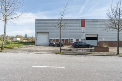 Terreno Comércio / Armazém para Arrendamento em Castêlo da Maia