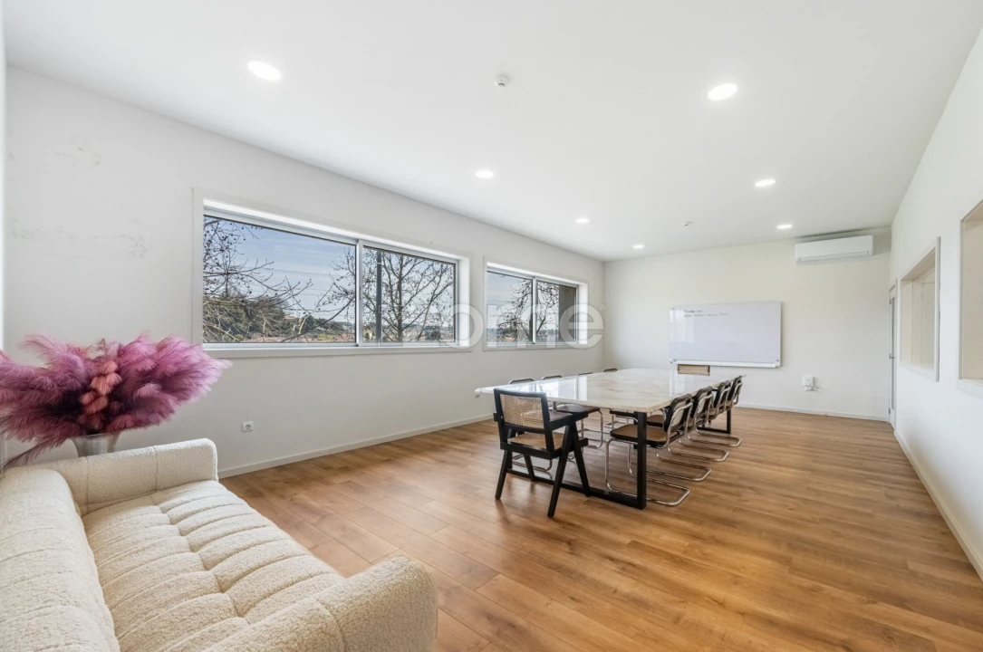 Terreno Comércio / Armazém para Arrendamento em Castêlo da Maia Foto 26