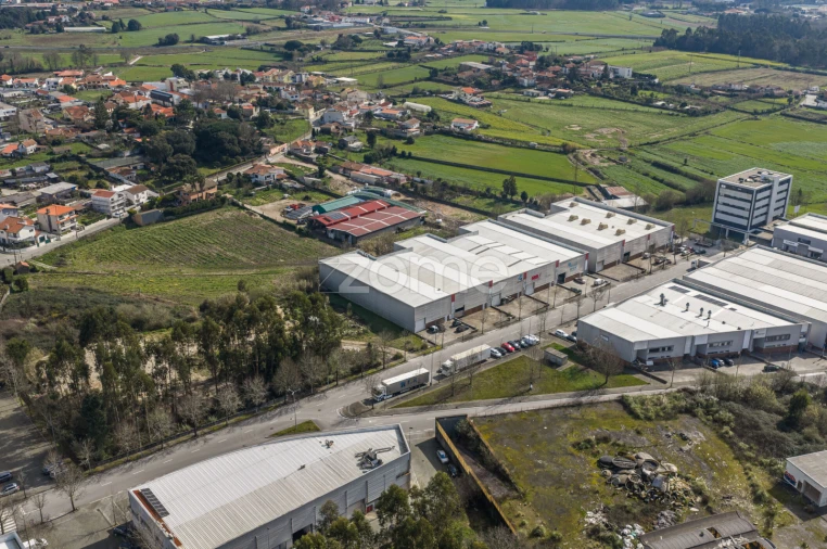 Terreno Comércio / Armazém para Arrendamento em Castêlo da Maia Foto 61