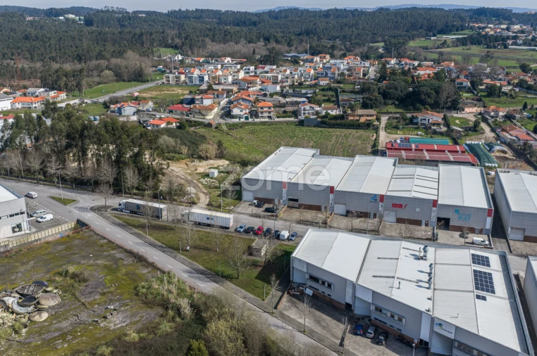 Terreno Comércio / Armazém para Arrendamento em Castêlo da Maia Foto 62