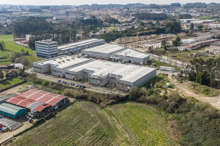 Terreno Comércio / Armazém para Arrendamento em Castêlo da Maia Foto 68