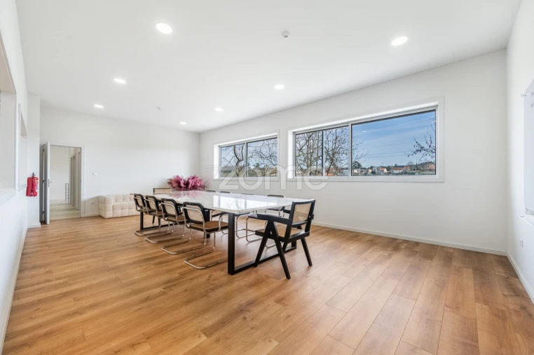 Terreno Comércio / Armazém para Arrendamento em Castêlo da Maia Foto 21