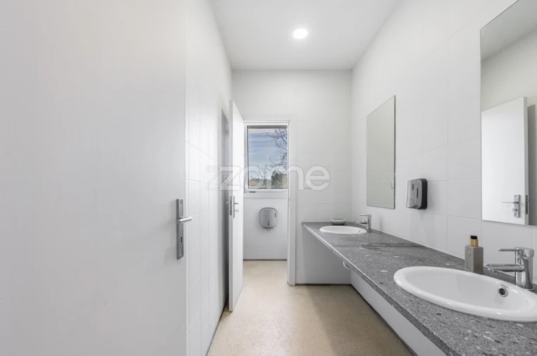 Terreno Comércio / Armazém para Arrendamento em Castêlo da Maia Foto 29