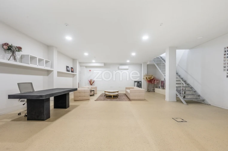 Terreno Comércio / Armazém para Arrendamento em Castêlo da Maia Foto 14