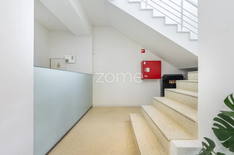 Terreno Comércio / Armazém para Arrendamento em Castêlo da Maia Foto 52