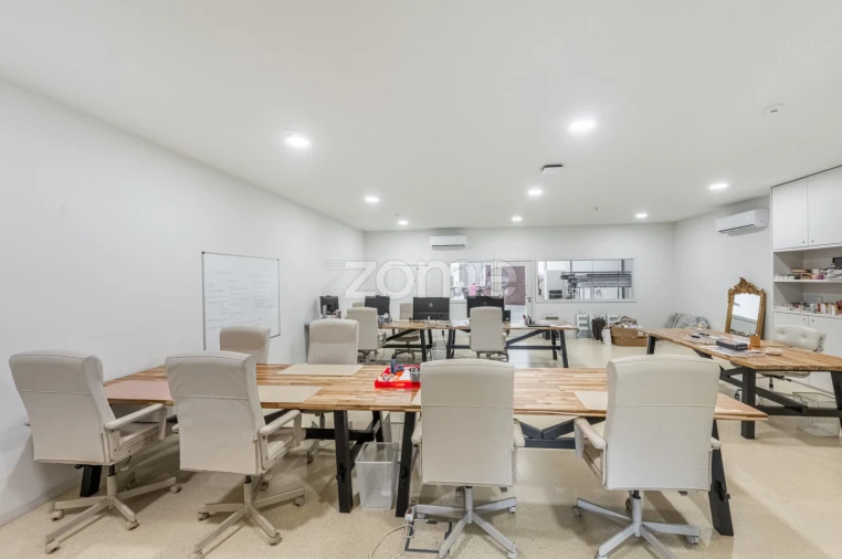 Terreno Comércio / Armazém para Arrendamento em Castêlo da Maia Foto 51