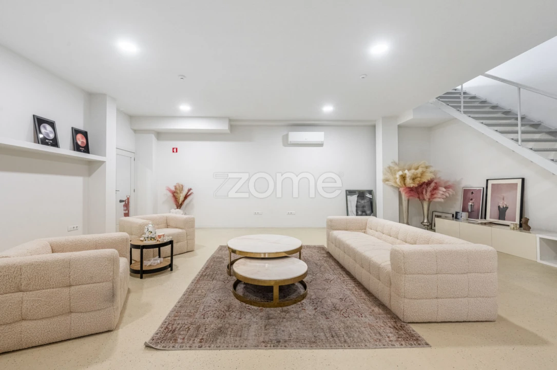 Terreno Comércio / Armazém para Arrendamento em Castêlo da Maia Foto 17