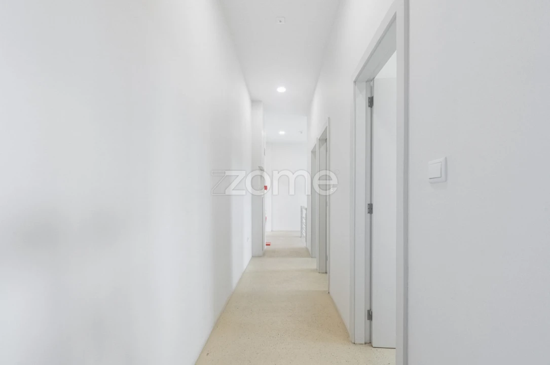 Terreno Comércio / Armazém para Arrendamento em Castêlo da Maia Foto 27