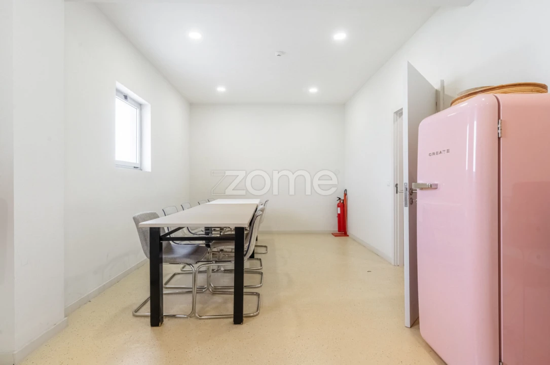 Terreno Comércio / Armazém para Arrendamento em Castêlo da Maia Foto 42