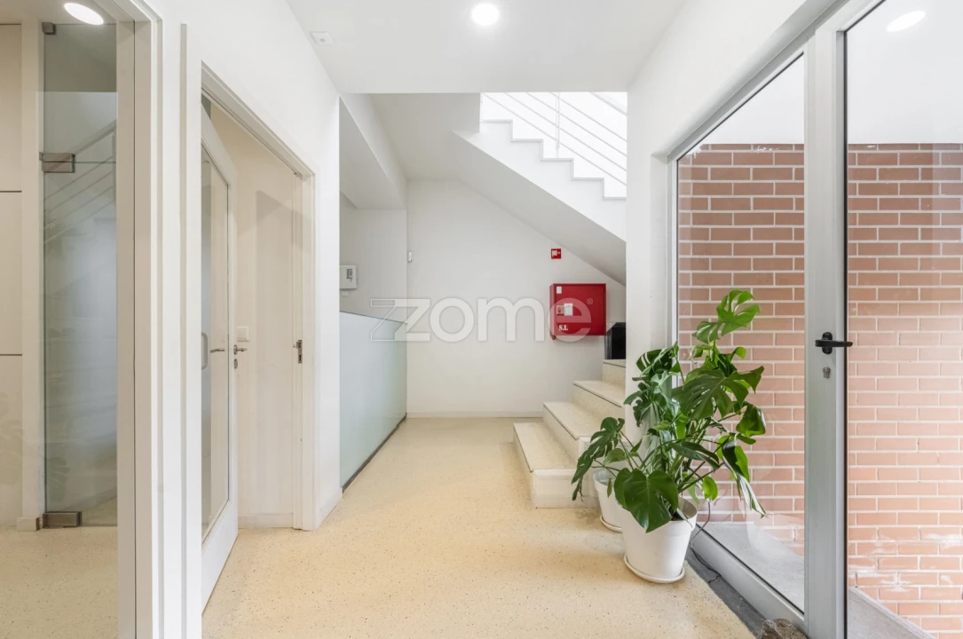 Terreno Comércio / Armazém para Arrendamento em Castêlo da Maia Foto 54