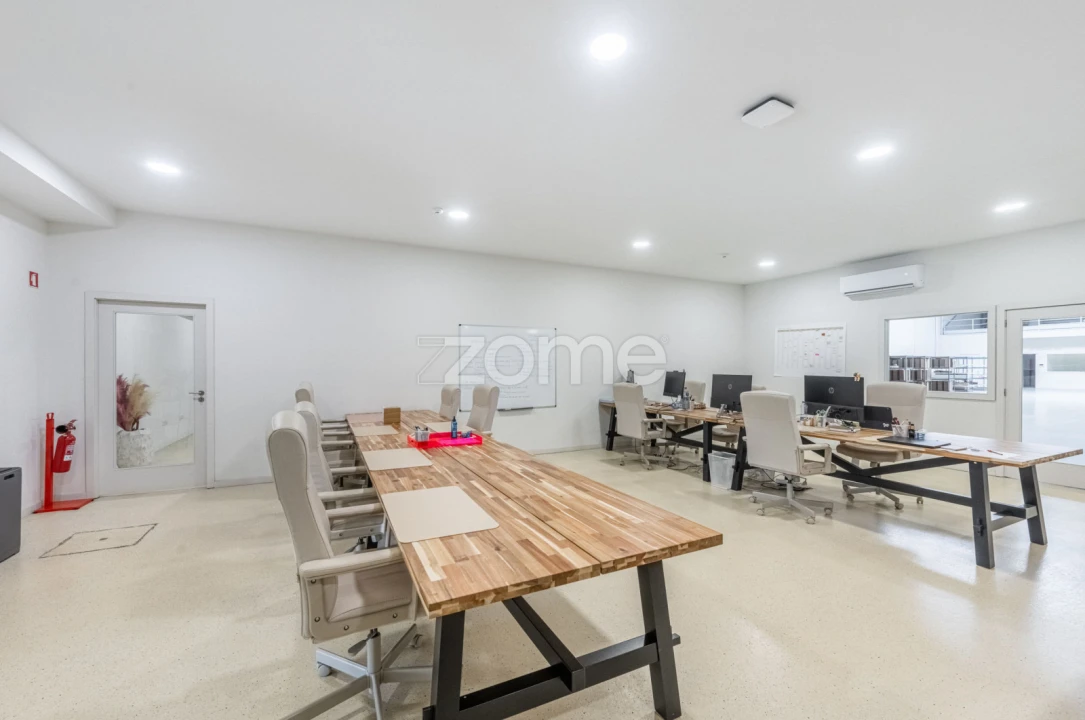 Terreno Comércio / Armazém para Arrendamento em Castêlo da Maia Foto 44