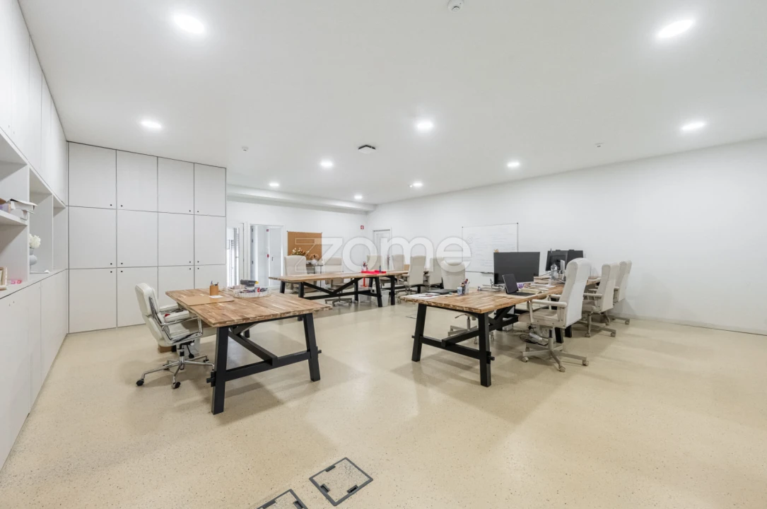 Terreno Comércio / Armazém para Arrendamento em Castêlo da Maia Foto 45